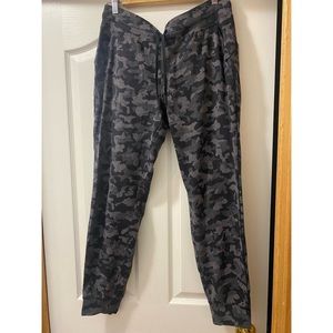 Ready to Rulu size 12 LuLulemon Joggers
